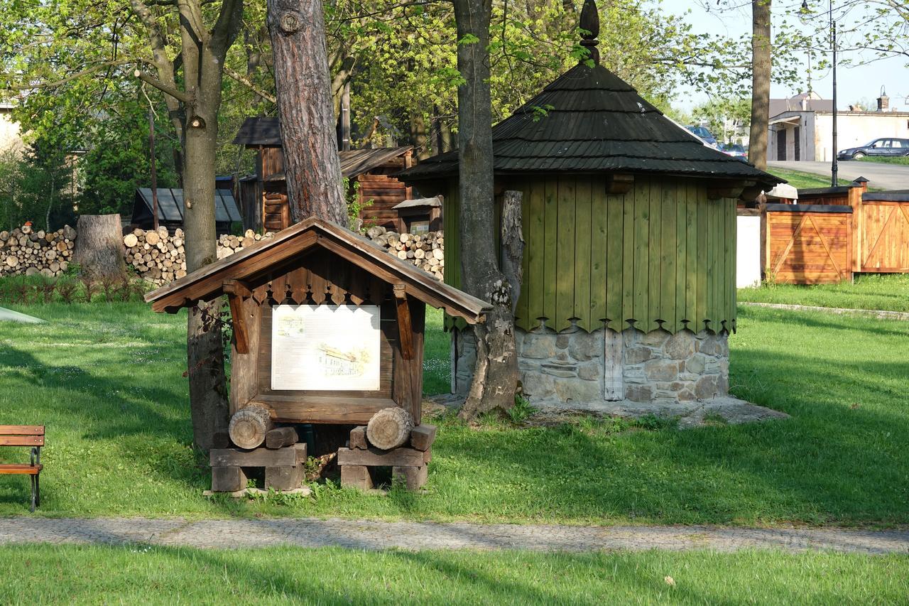 Gosciniec Dworski W Ropie - Pokoje Goscinne Ropa Exterior foto