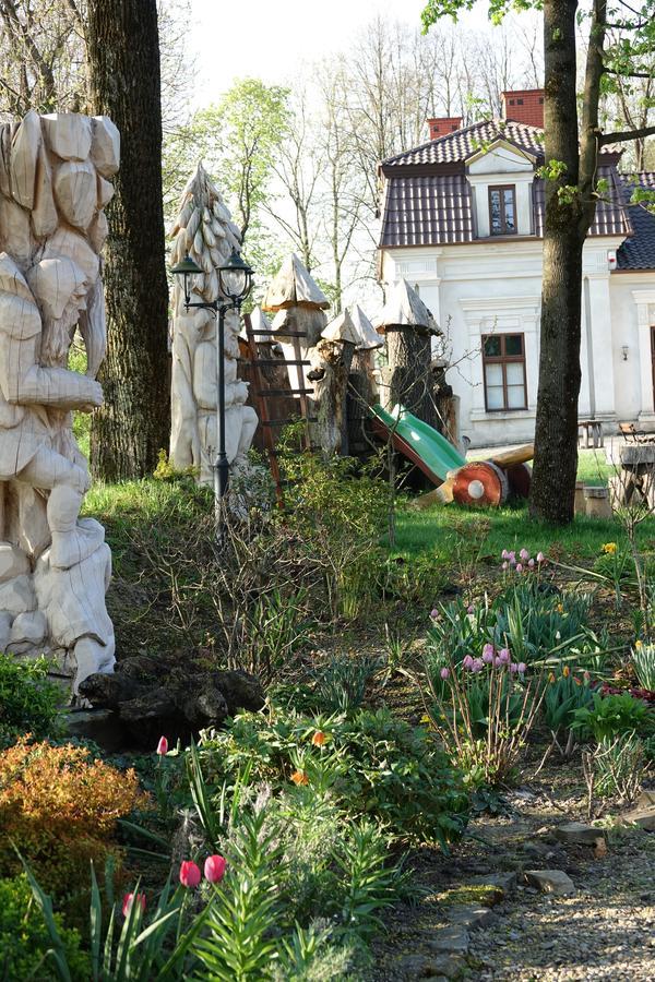 Gosciniec Dworski W Ropie - Pokoje Goscinne Ropa Exterior foto