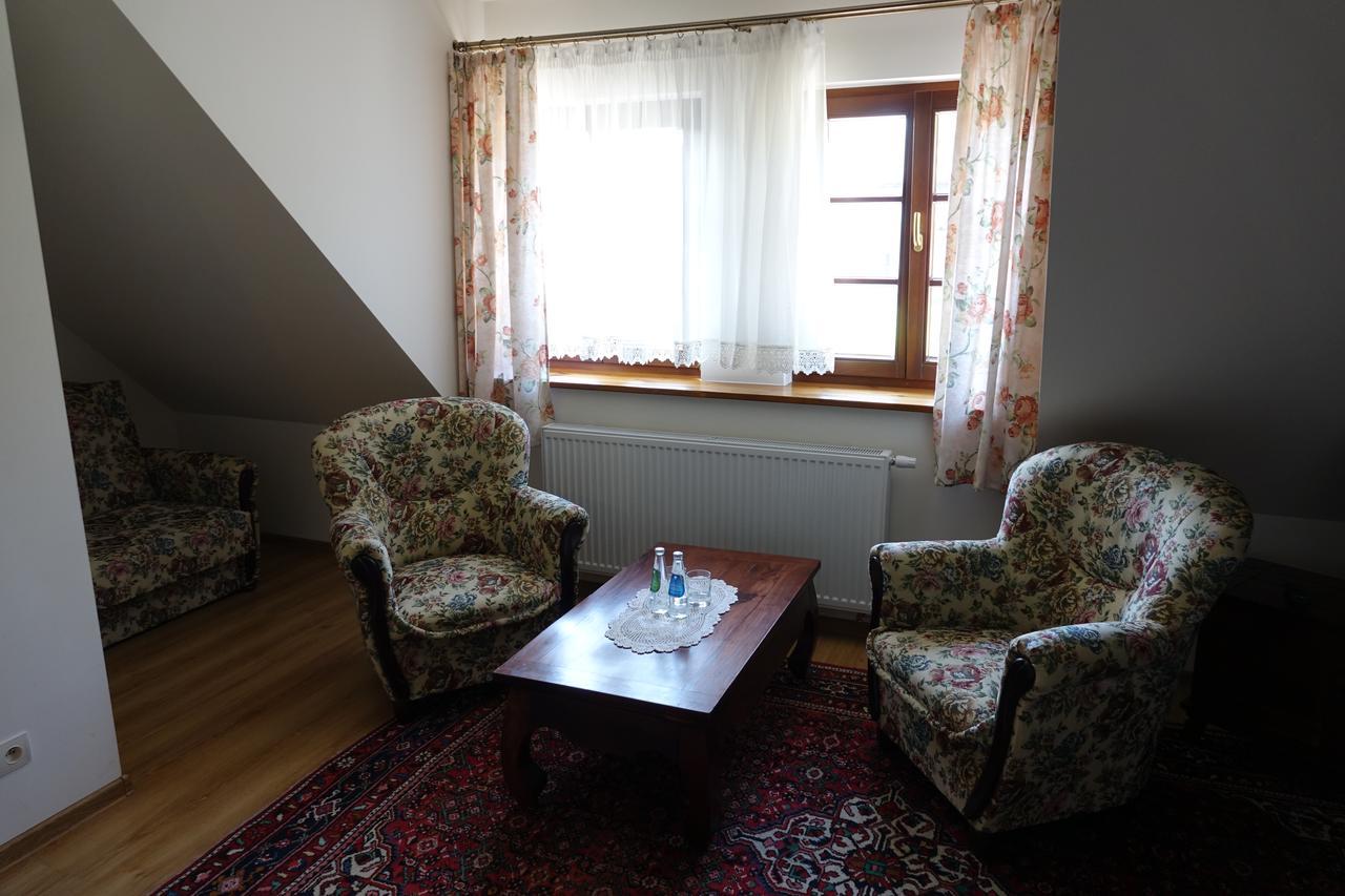 Gosciniec Dworski W Ropie - Pokoje Goscinne Ropa Exterior foto